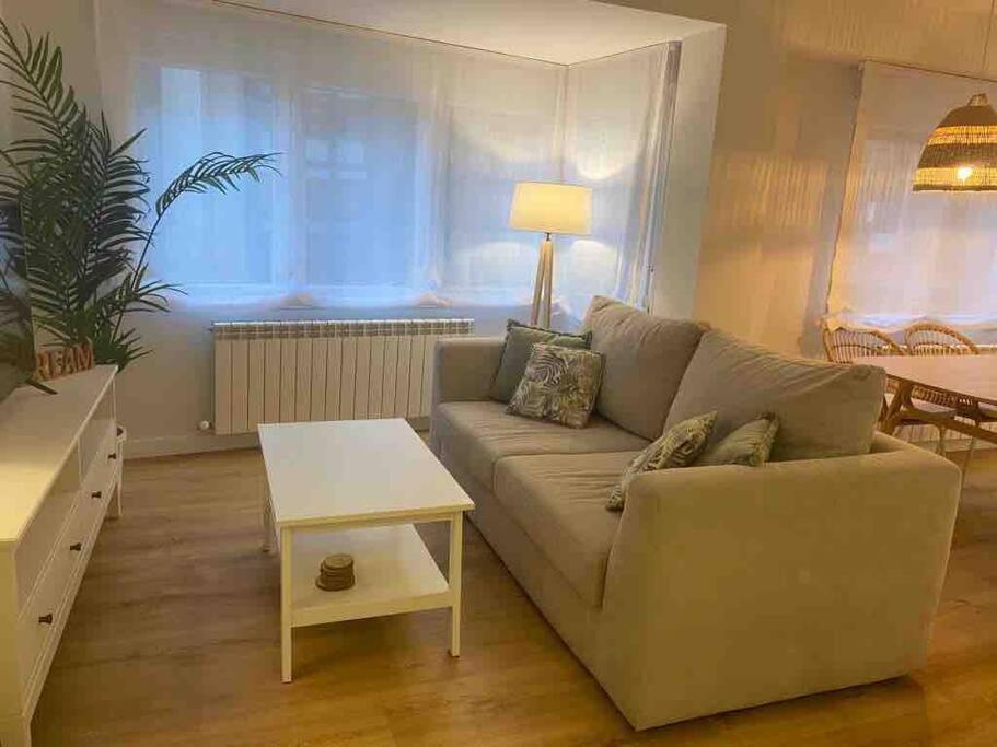 Apartamento A Estrenar En Centro Gijon. Fibra-Tv Luaran gambar
